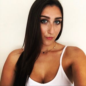 Meet your Posher, Desiree